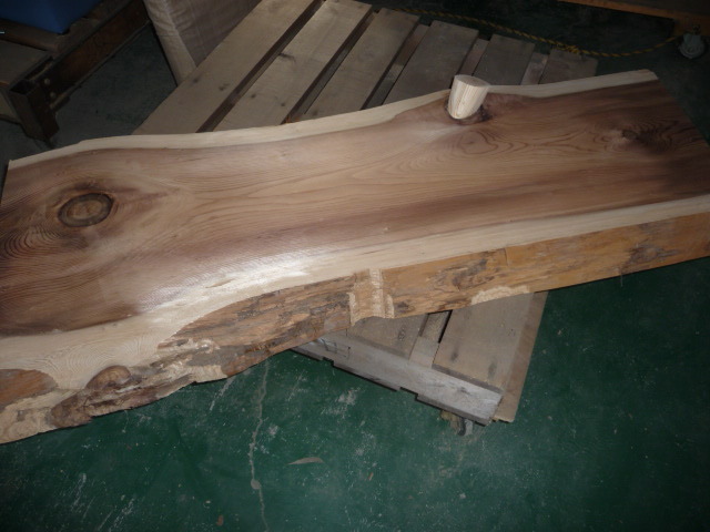 blog_import_550a1836d1808 杉の一枚板ベンチを製作中！！