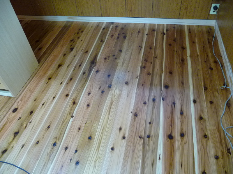 blog_import_550a1ac495f8c 県産杉の床板、張り替え工事