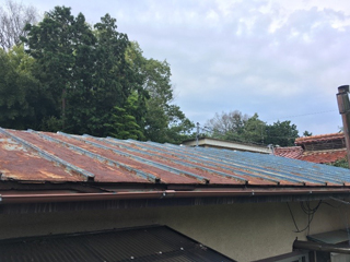 これで台風の時も安心！ガルバリウム鋼板屋根に取替え01