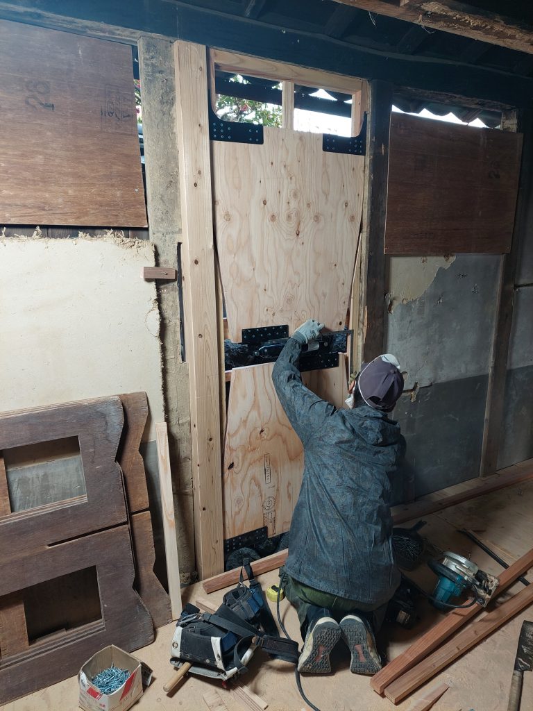 button-only@2x 古民家を支える耐震工事（T様邸）