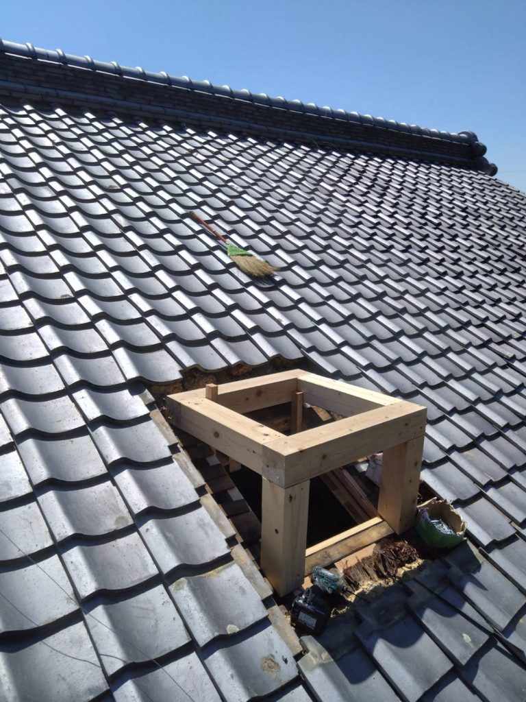 button-only@2x 薪ストーブのための煙突下地工事